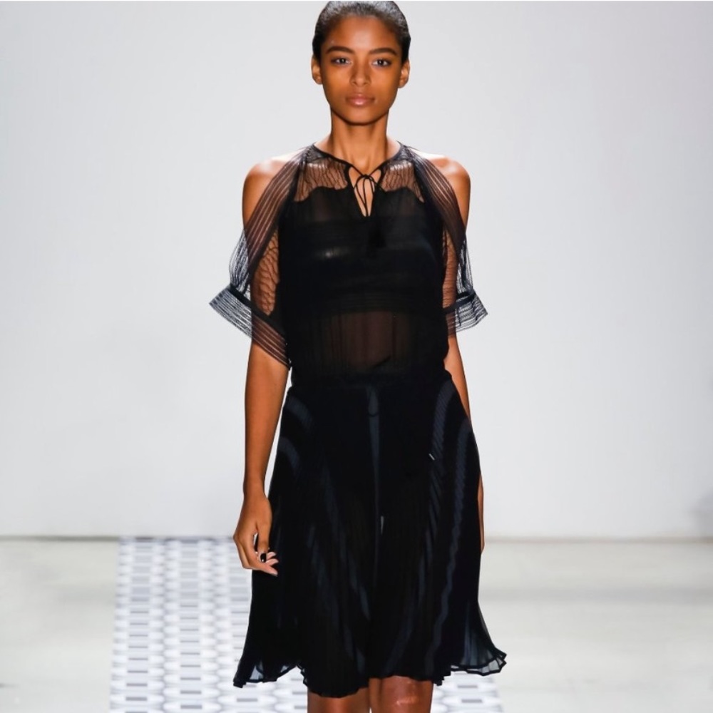 Ohne Titel Cold Shoulder Lace Pleated Mini Dress Navy Blue 2